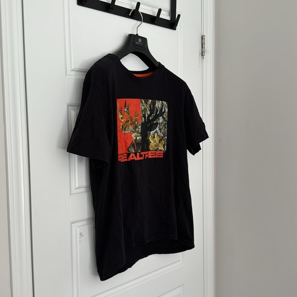 REALTREE Black Graphic T Shirt in Large - Picture 7 of 9